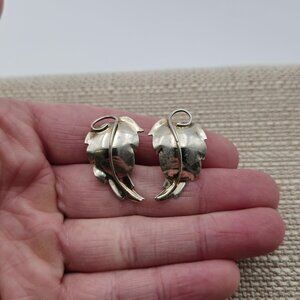 Sterling Silver Tarnished Nature Leaf Screw On Earrings A3400